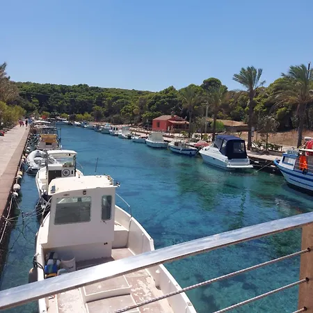 فندق مبيت وإفطار Del Vigneto SantʼAnna Arresi